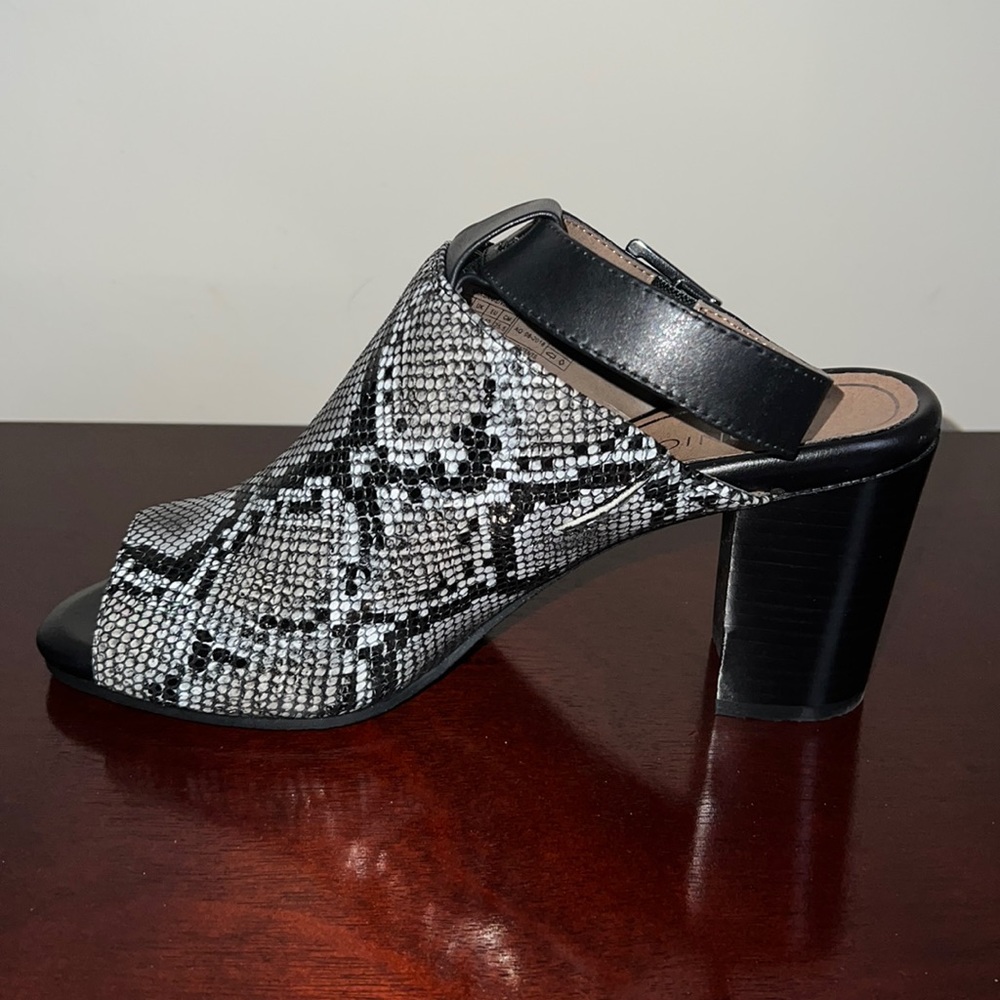 Vionic mule sandal. Size 8.5.